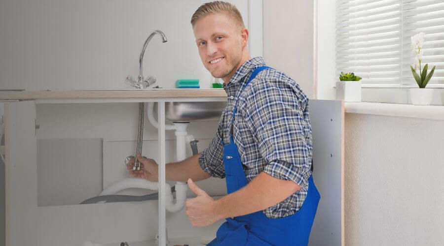 Professional water heater repair in Mantador, ND